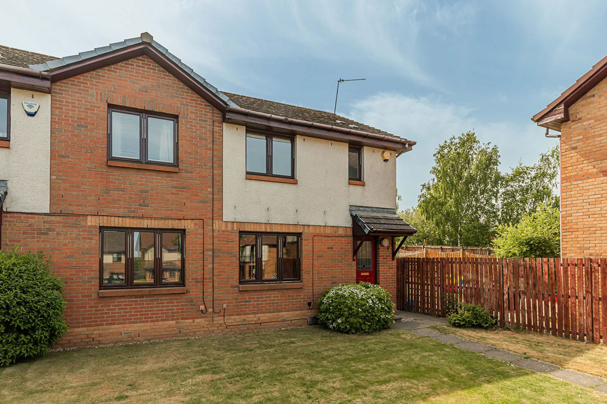 16 Burnbank Crescent, Straiton, EH20 9QE