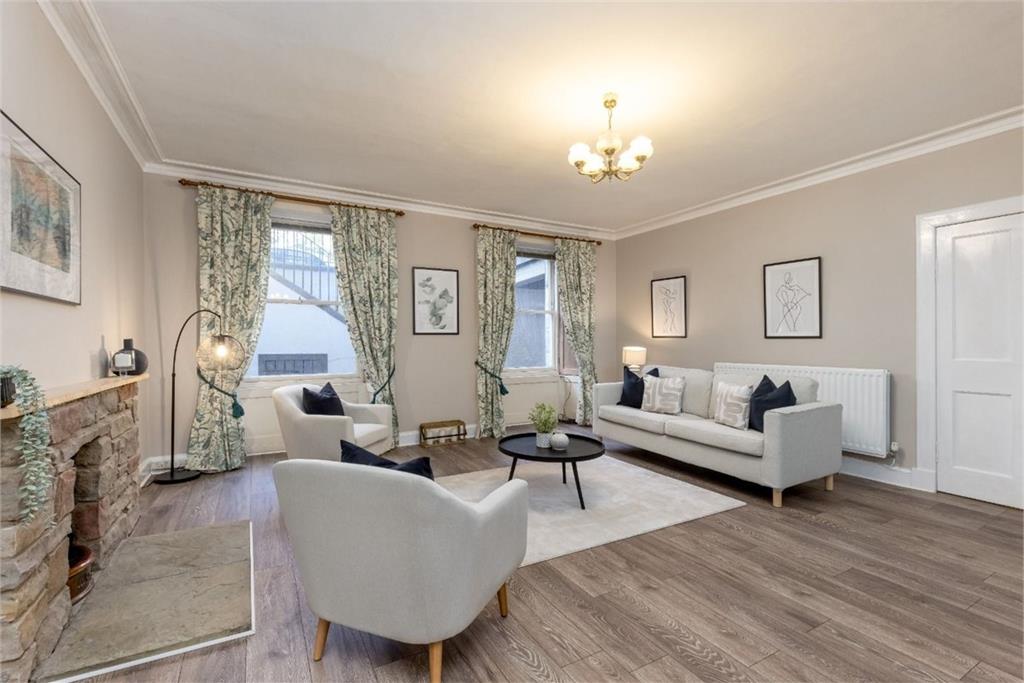 3 bed garden & ground flat for sale in New Town