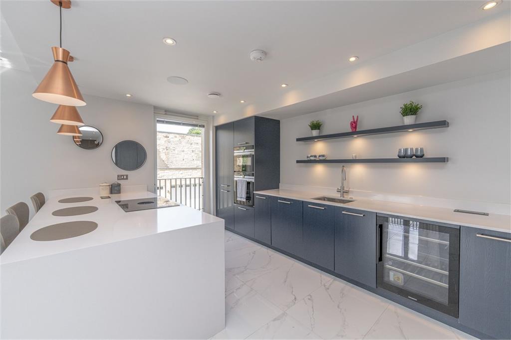 High end flat for sale in Murrayfield