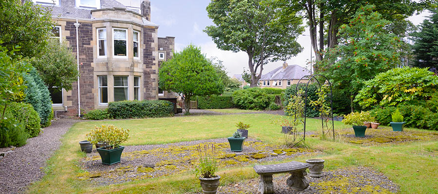 36 Esslemont Road gardens