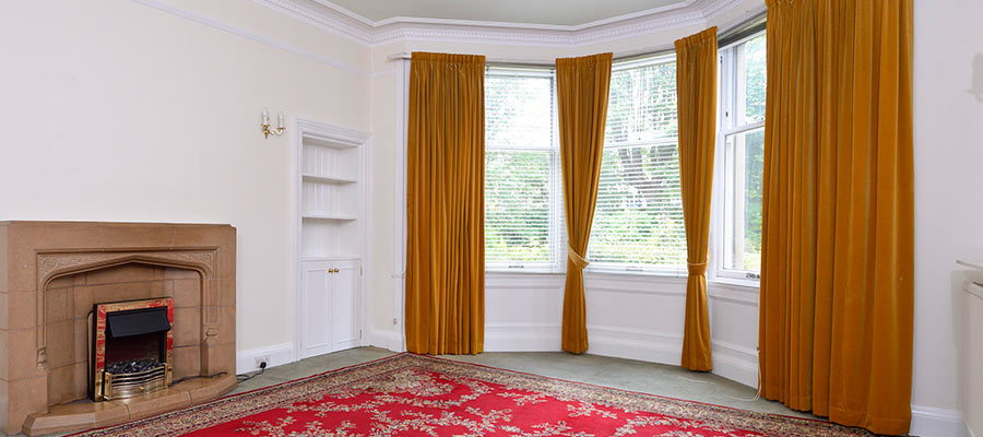 36 Esslemont Road living room
